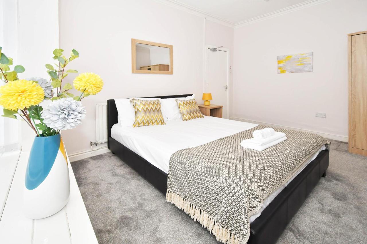 Wistaston House By Yourstays 5 Double Bedrooms And 2 Bathrooms, Great For Groups! Book Now! ครูว์ ภายนอก รูปภาพ