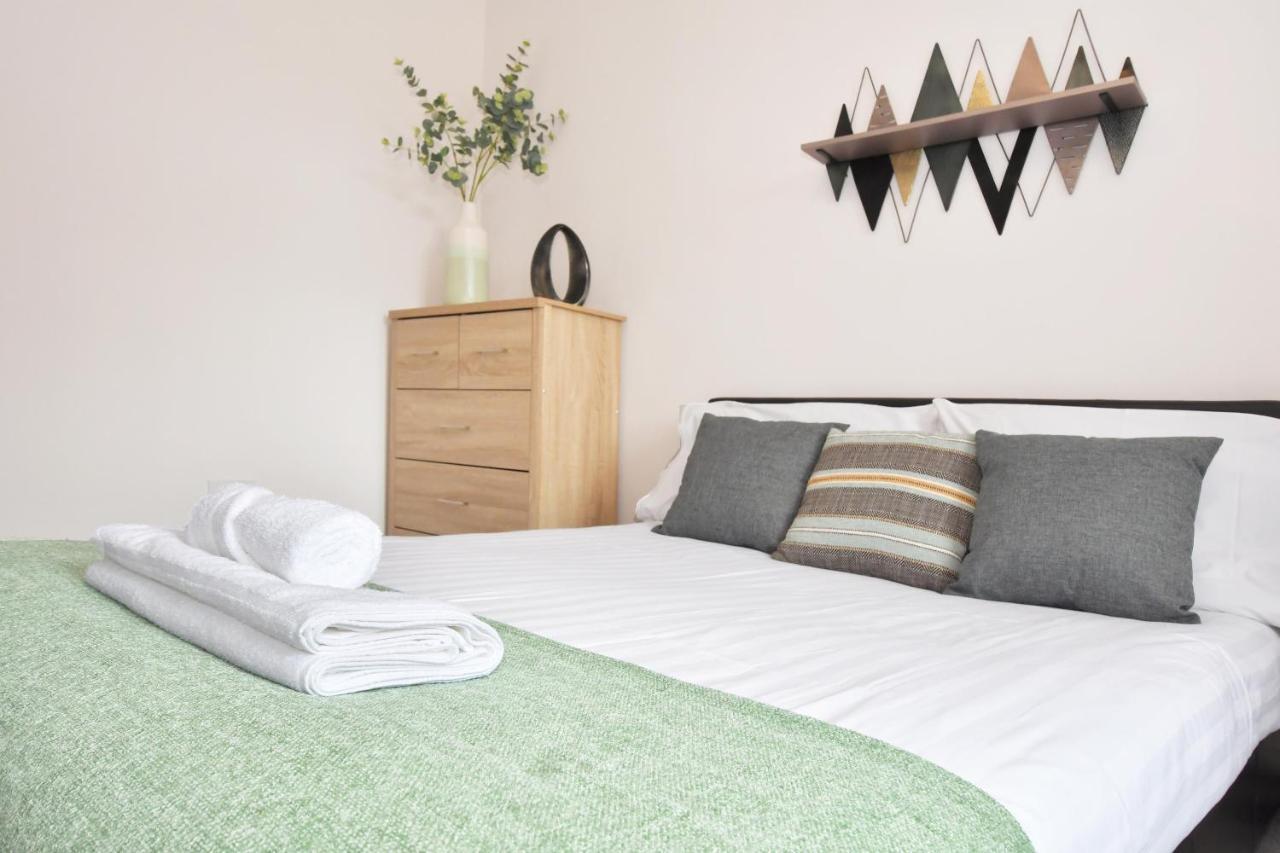 Wistaston House By Yourstays 5 Double Bedrooms And 2 Bathrooms, Great For Groups! Book Now! ครูว์ ภายนอก รูปภาพ