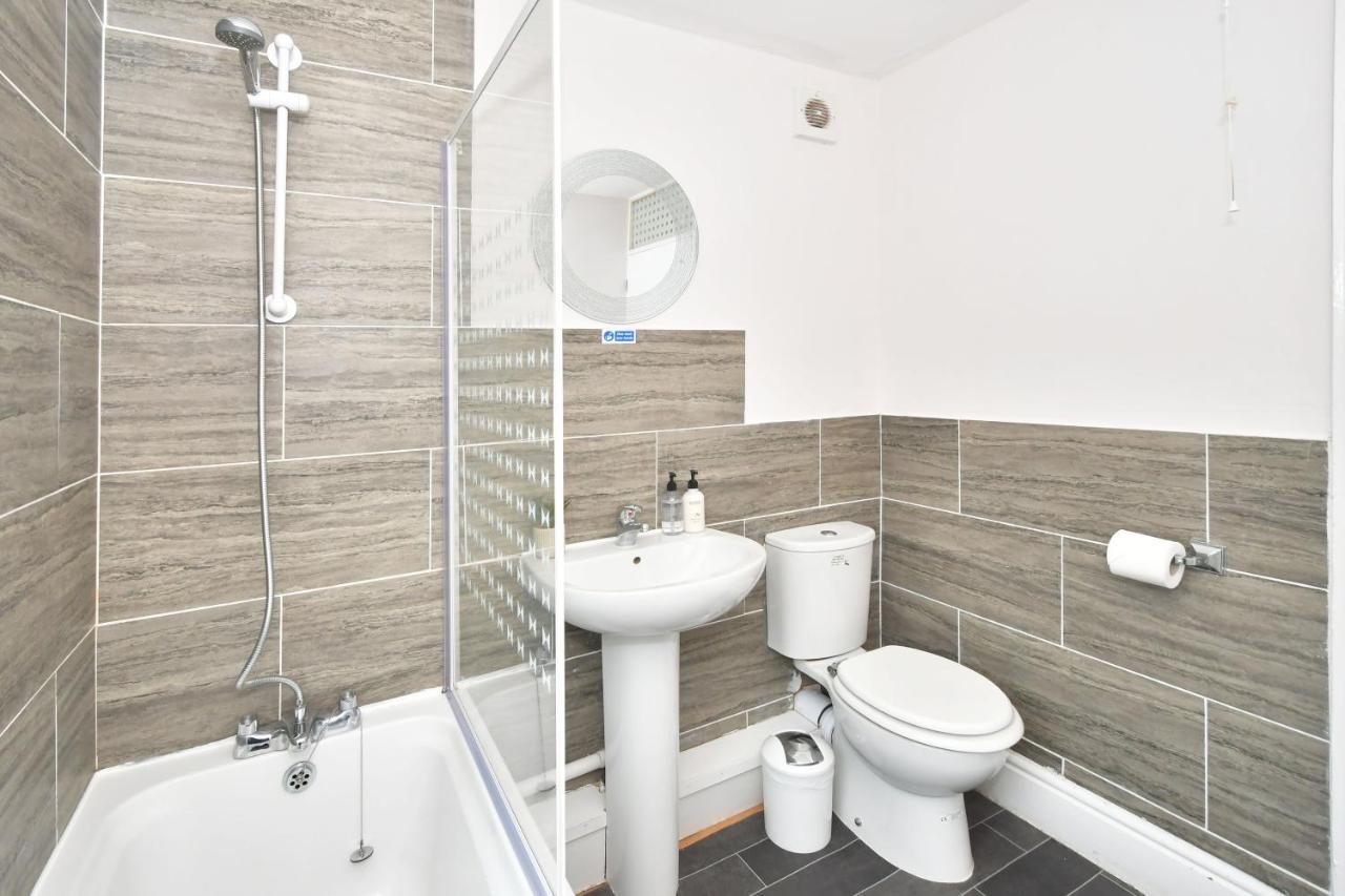 Wistaston House By Yourstays 5 Double Bedrooms And 2 Bathrooms, Great For Groups! Book Now! ครูว์ ภายนอก รูปภาพ
