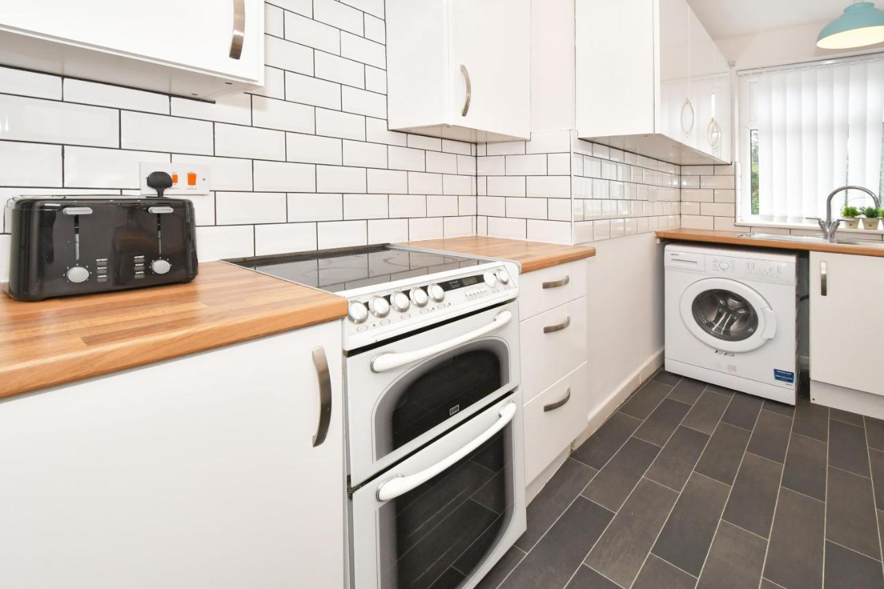 Wistaston House By Yourstays 5 Double Bedrooms And 2 Bathrooms, Great For Groups! Book Now! ครูว์ ภายนอก รูปภาพ