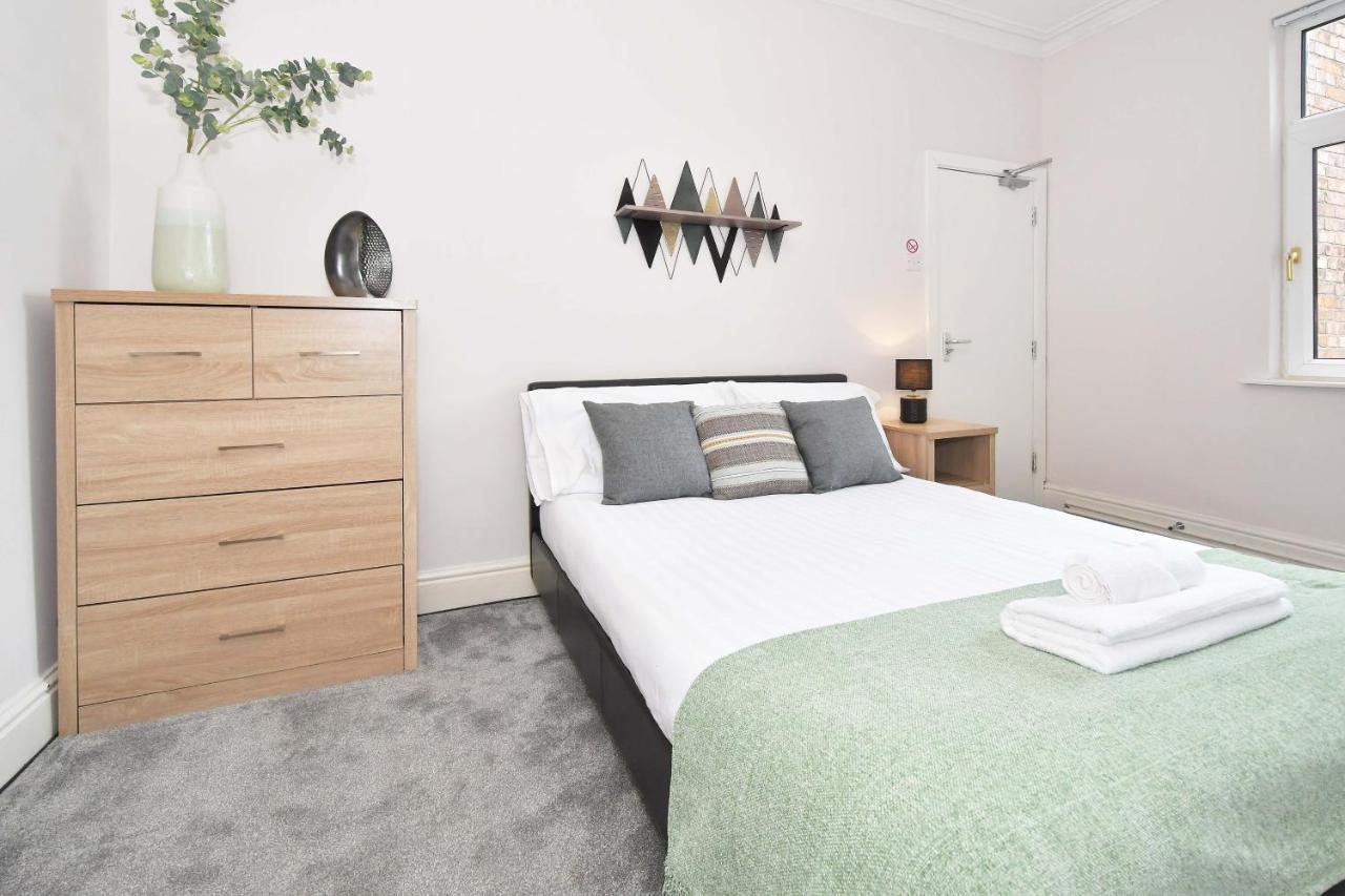 Wistaston House By Yourstays 5 Double Bedrooms And 2 Bathrooms, Great For Groups! Book Now! ครูว์ ภายนอก รูปภาพ